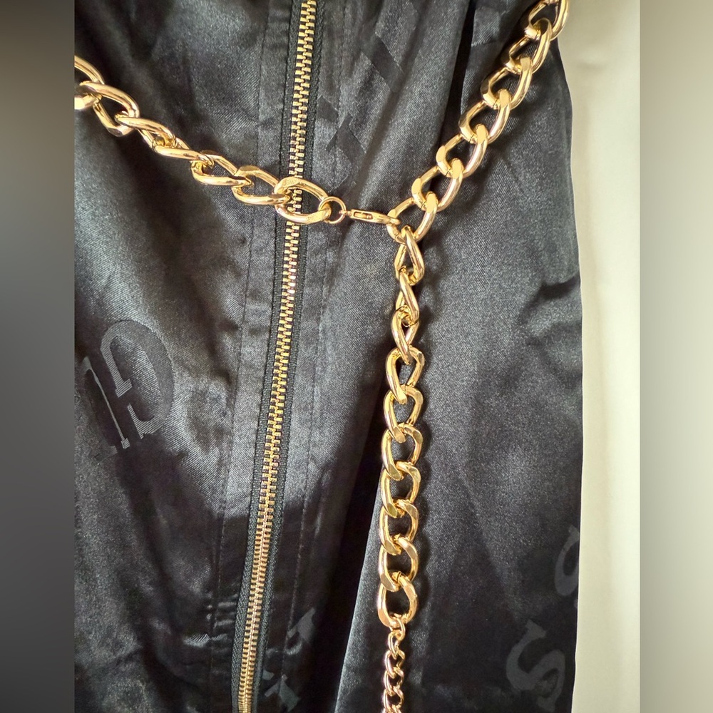 Satin Guess dress with gold chain